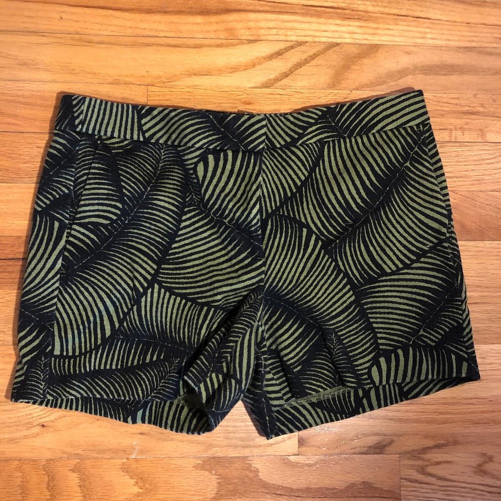 Ann Taylor green/black forest pattern chino shorts